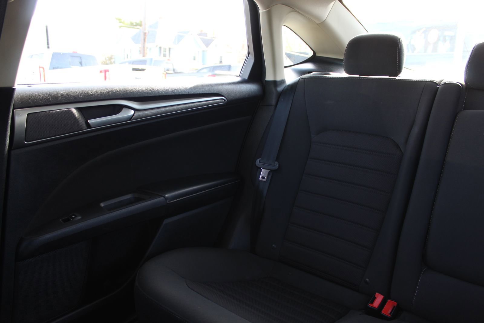 Used 2020 Ford Fusion SE image 12