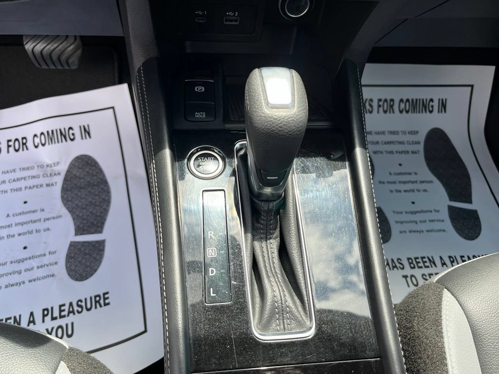 Used 2023 Nissan Kicks SR w/ SR Premium Package FWD image 18
