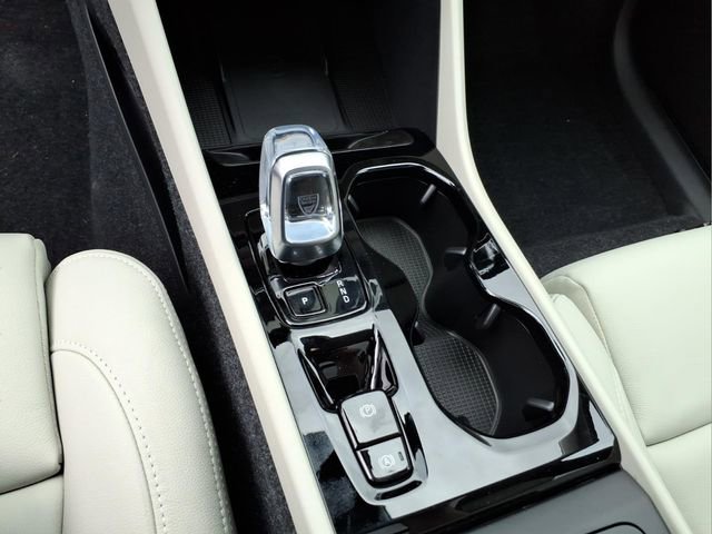 New 2026 Volvo XC40 B5 Plus w/ Protection Package Premier image 20