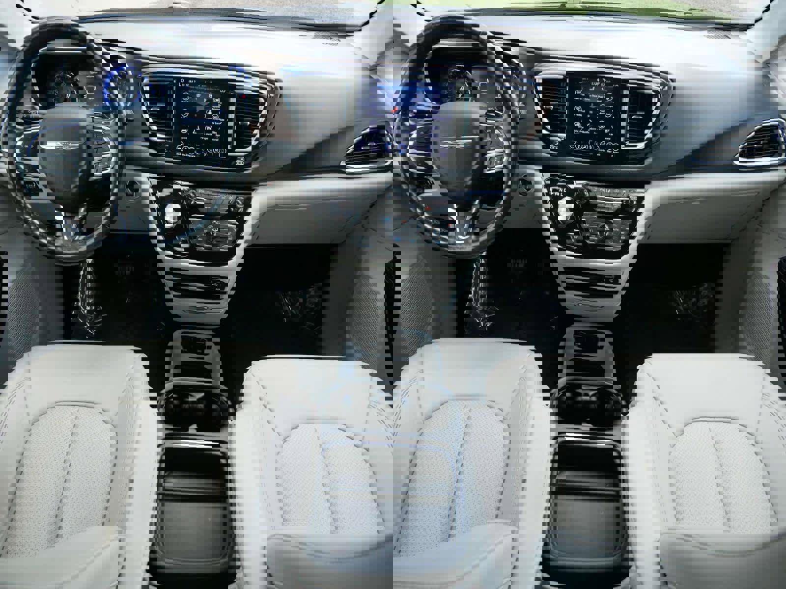 Used 2019 Chrysler Pacifica Touring-L w/ Advanced Safetytec Group image 15