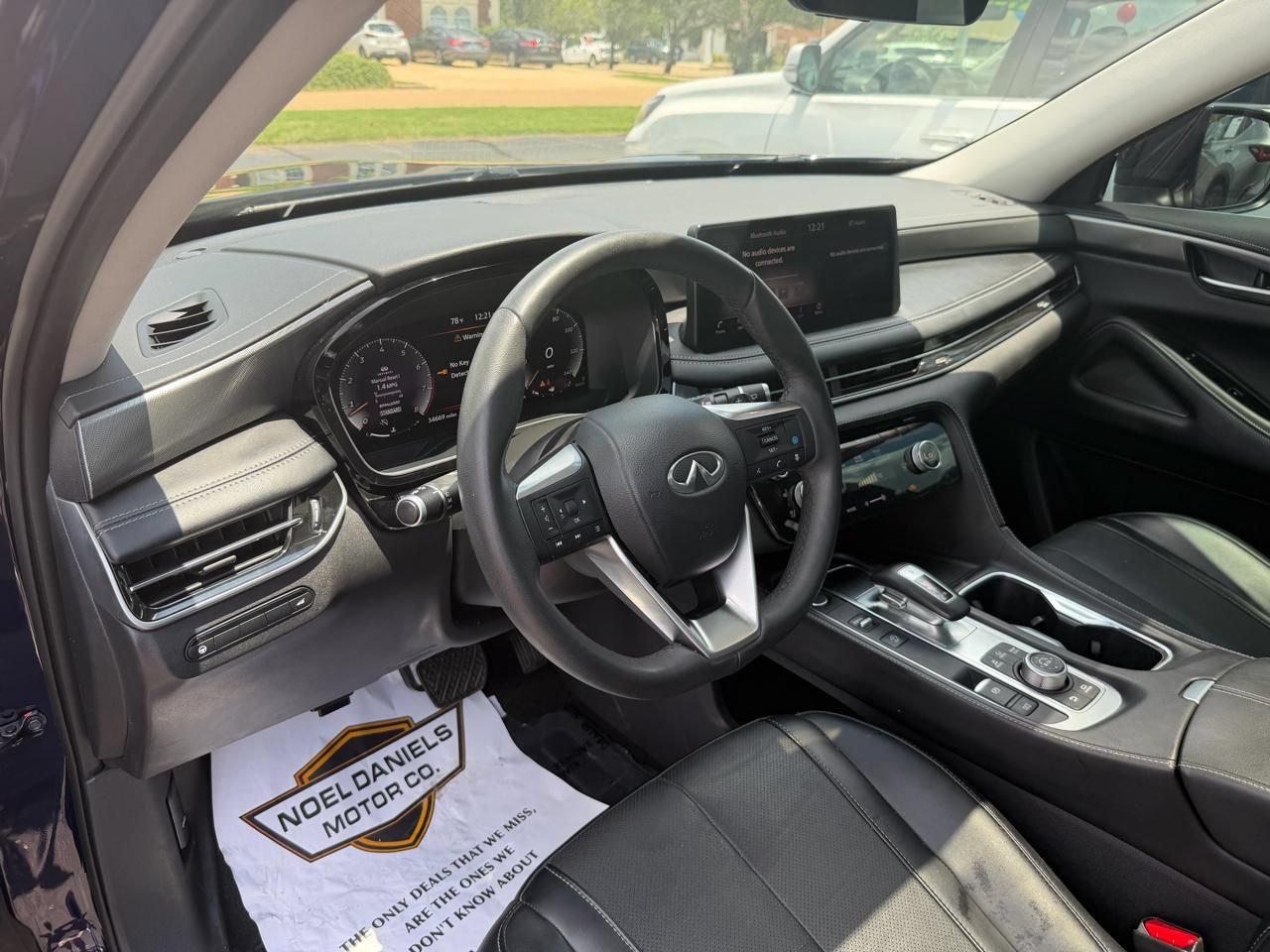Used 2023 INFINITI QX60 Luxe w/ Cargo Package FWD image 16
