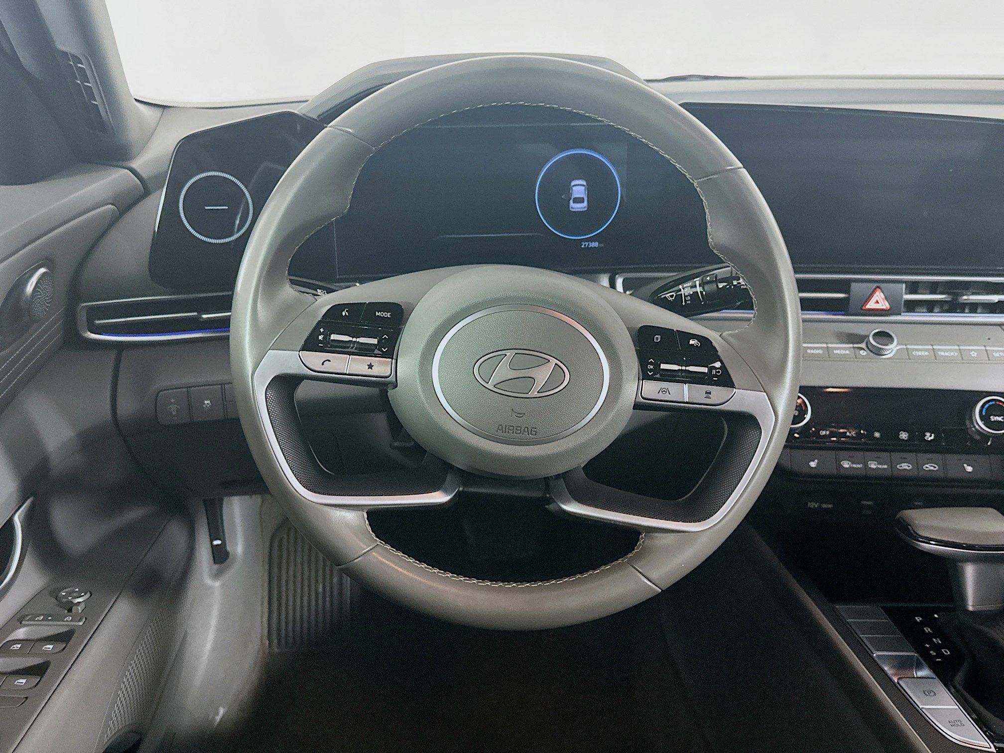 Used 2025 Hyundai Elantra SEL FWD image 18