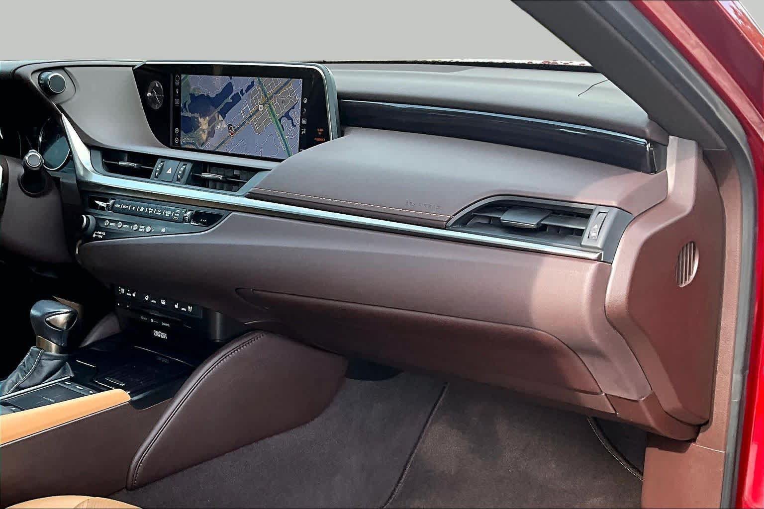 Used 2019 Lexus ES 300h Ultra Luxury w/ Accessory Package 2 FWD image 19