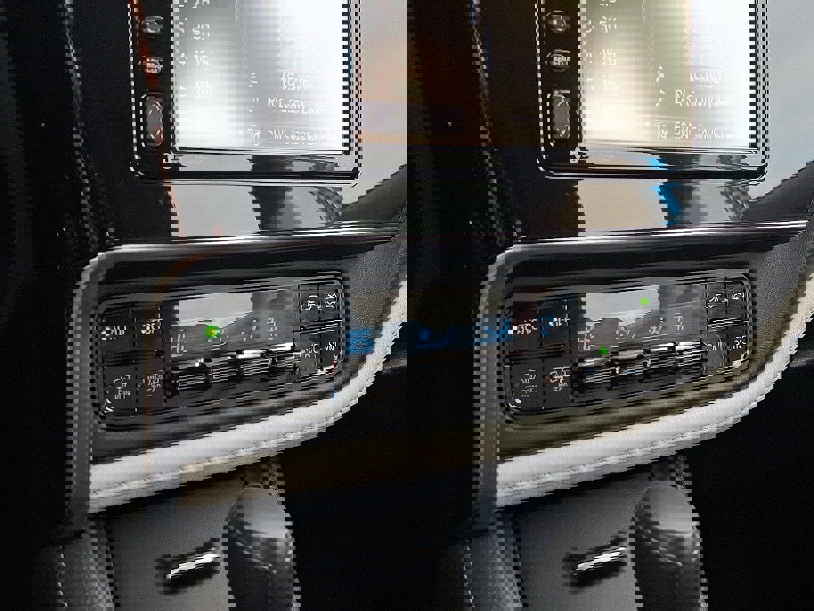 Used 2018 Toyota Corolla iM w/ Carpet Mat Package (TMS) image 15