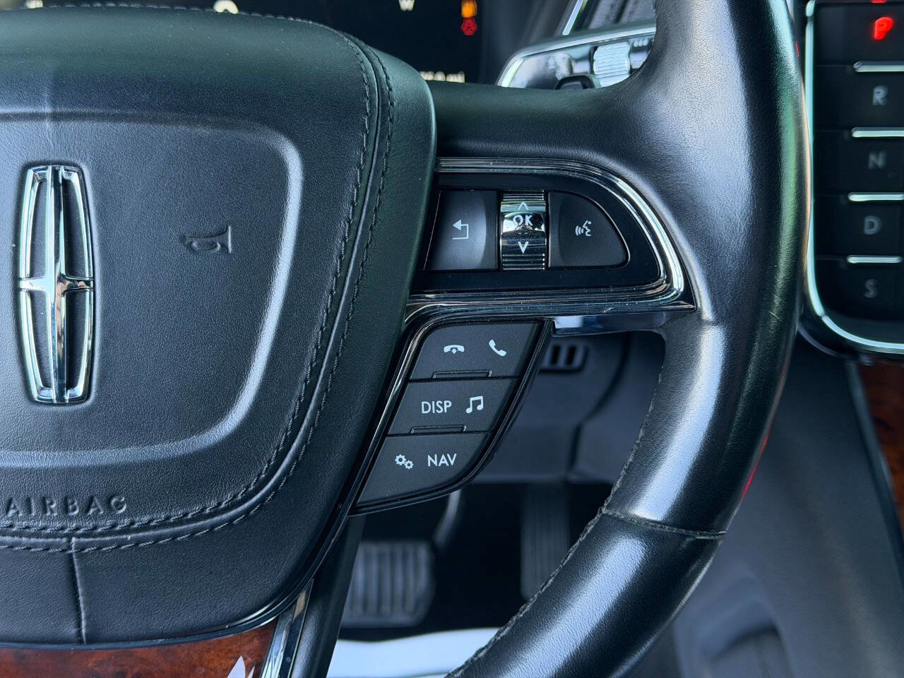 Used 2017 Lincoln Continental Select AWD/4WD image 32