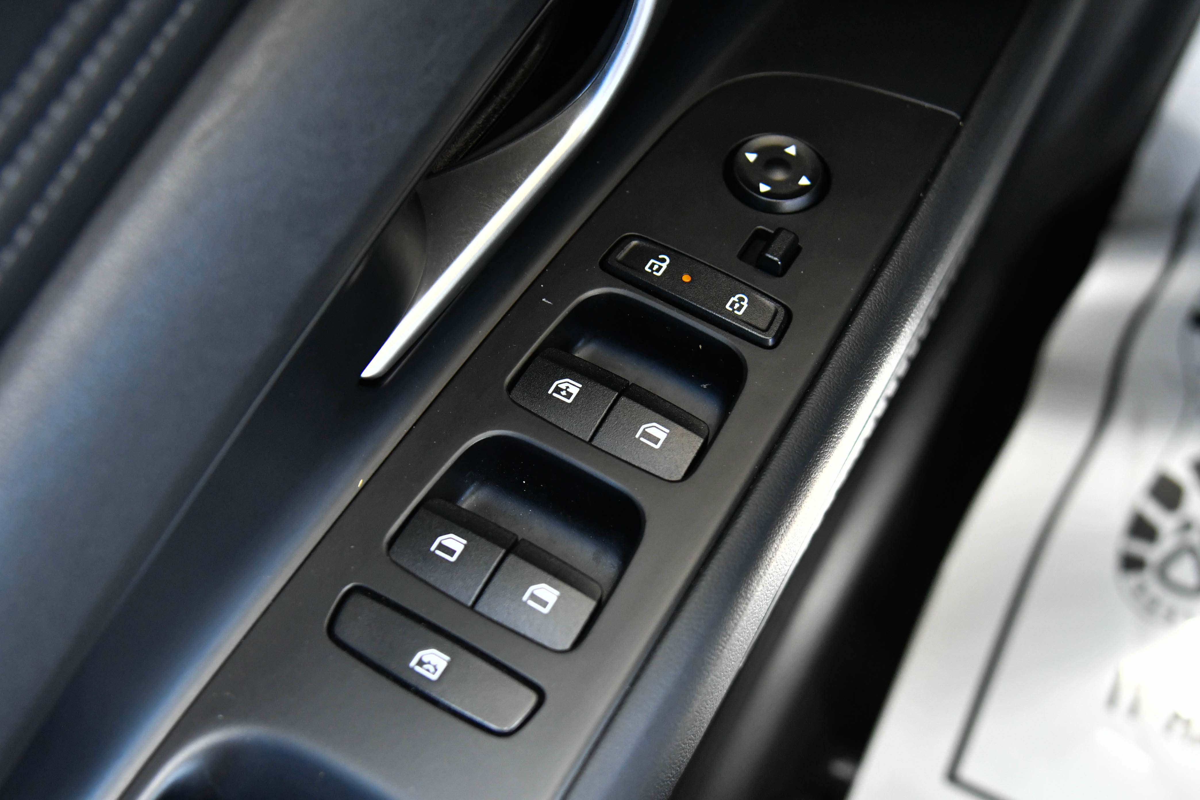 Used 2025 Hyundai Elantra Limited image 37