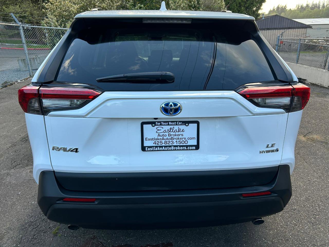 Used 2021 Toyota RAV4 LE AWD/4WD image 6