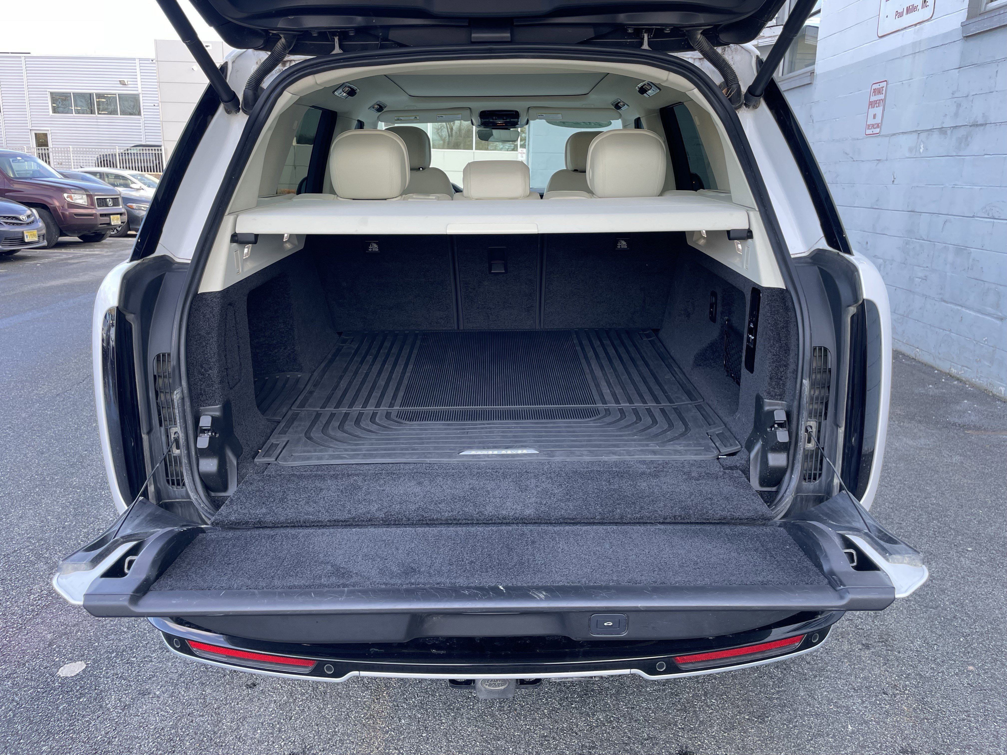 Used 2024 Land Rover Range Rover SE image 36