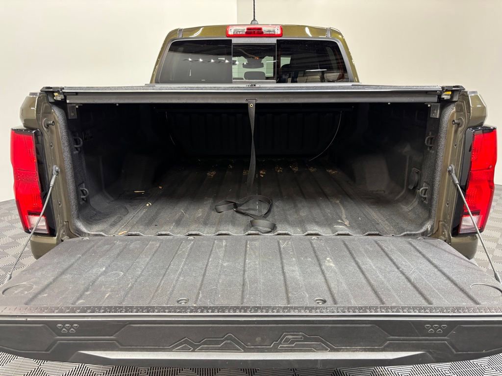 Used 2023 Chevrolet Colorado Z71 AWD/4WD image 19