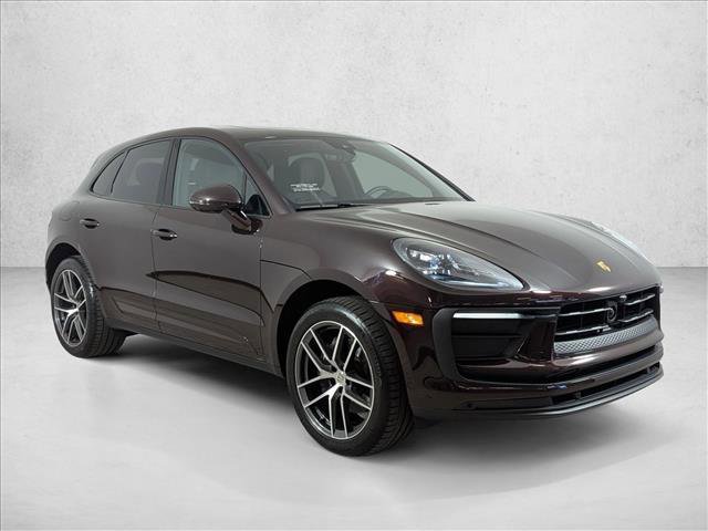 Certified 2025 Porsche Macan AWD/4WD image 7