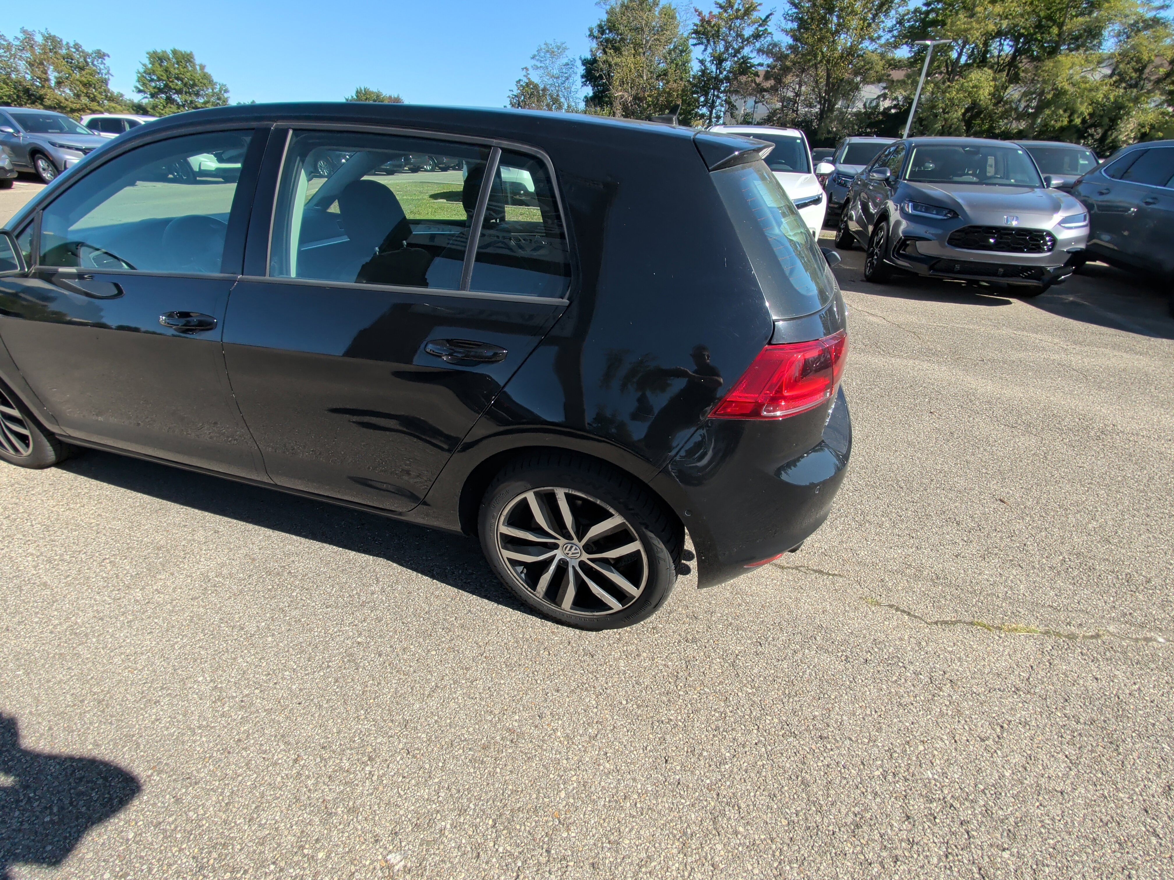 Used 2016 Volkswagen Golf S FWD image 32