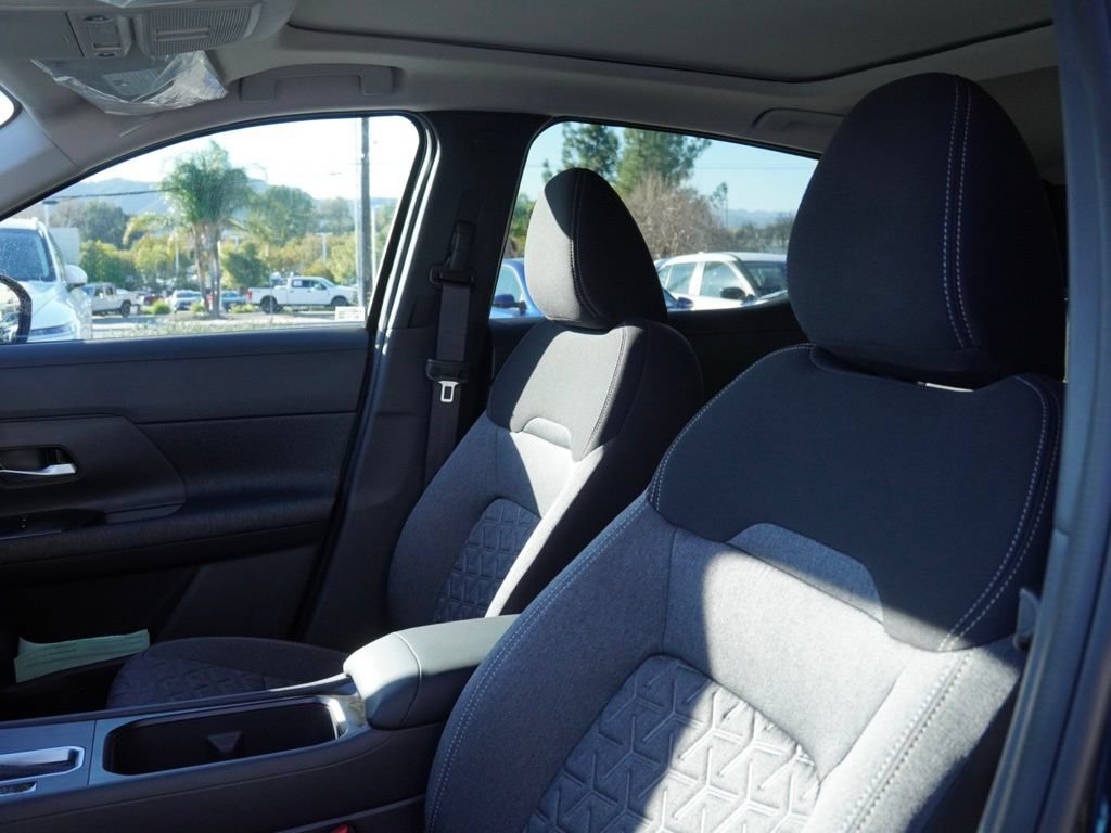 New 2026 Nissan Kicks SV w/ SV Premium Package FWD image 17