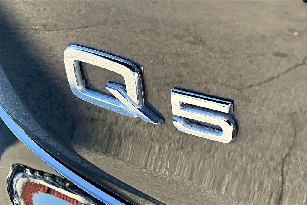 Used 2021 Audi Q5 2.0T Premium w/ Convenience Package image 24