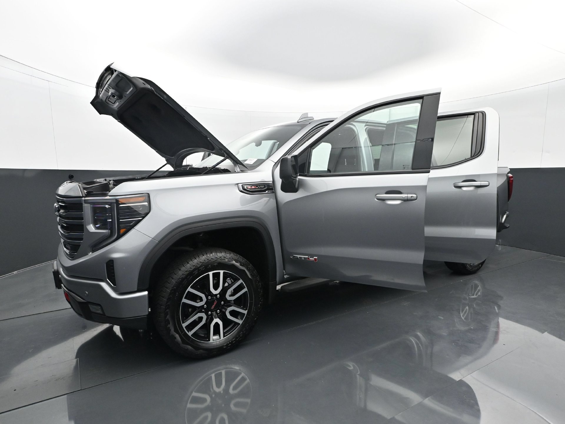 Used 2024 GMC Sierra 1500 AT4 w/ Technology Package AWD/4WD image 30
