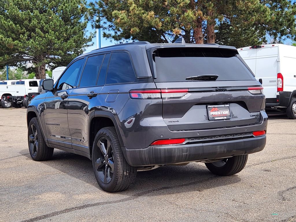 Used 2025 Jeep Grand Cherokee Limited w/ Black Appearance Package AWD/4WD image 3