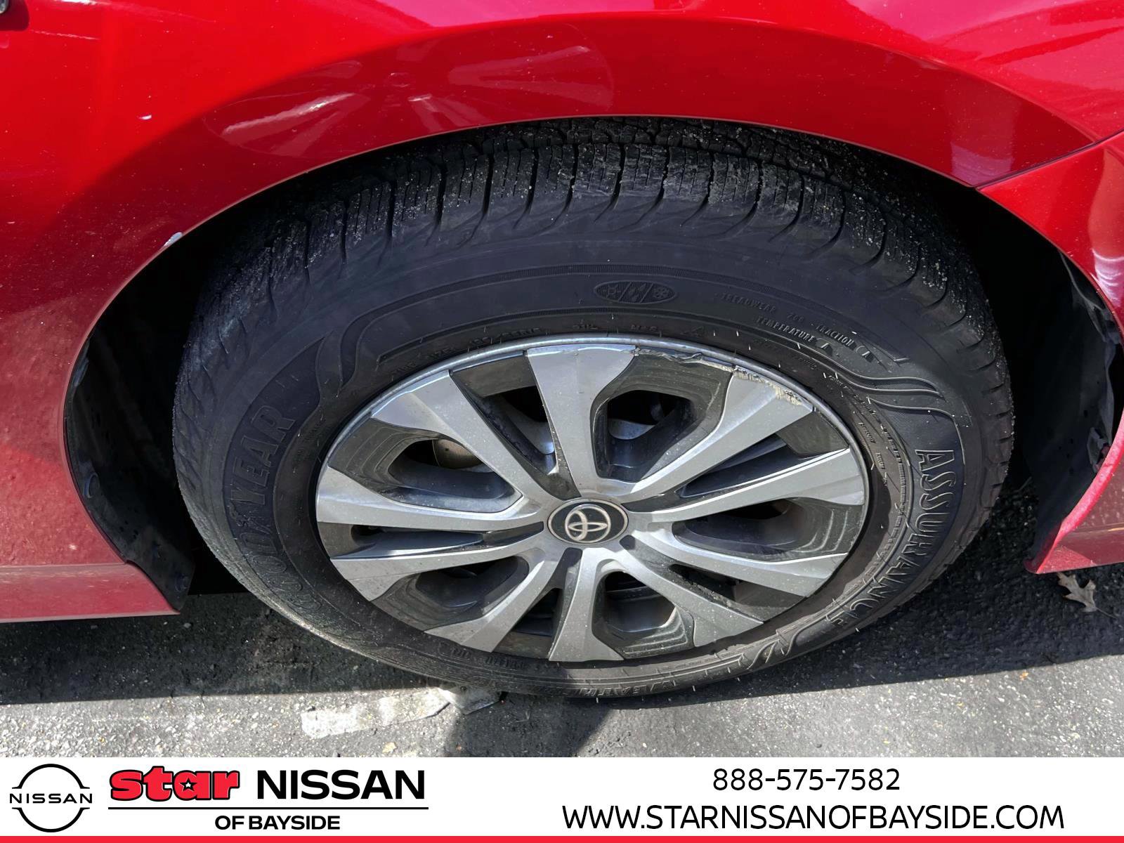 Used 2020 Toyota Prius XLE image 6