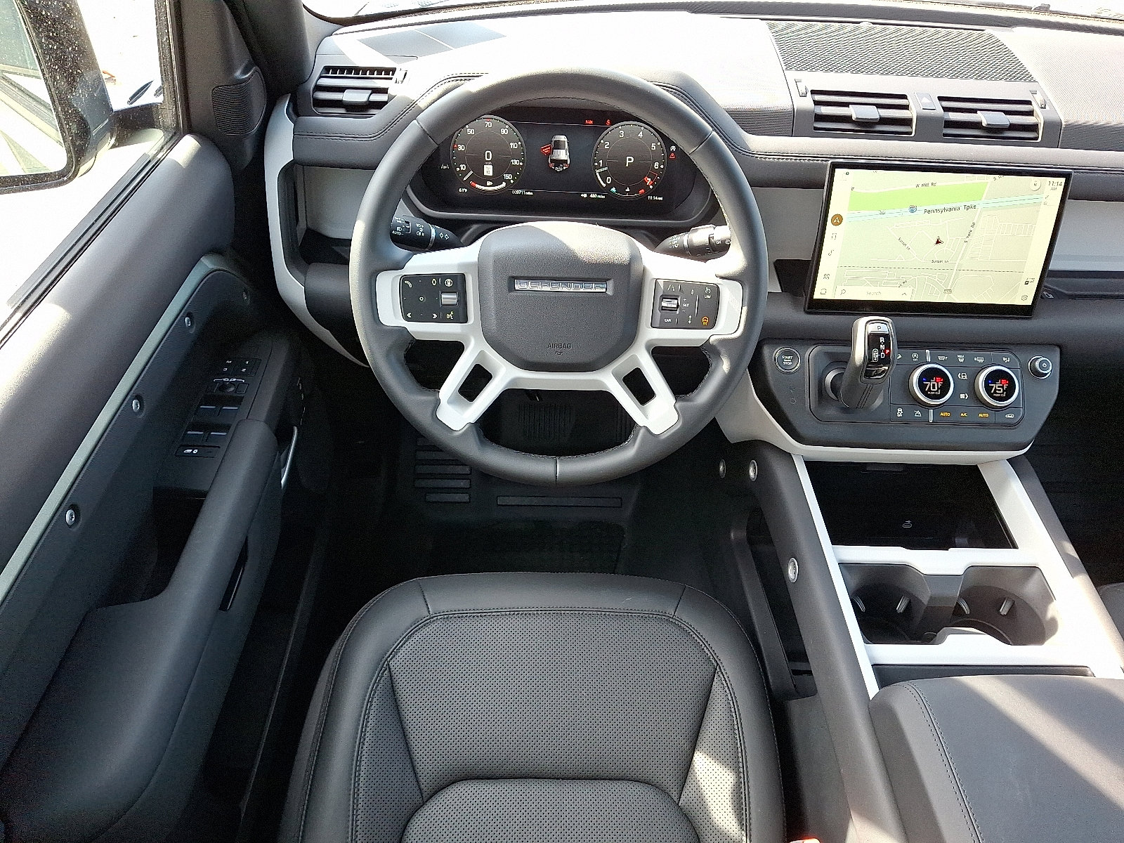 Used 2025 Land Rover Defender 110 S image 4