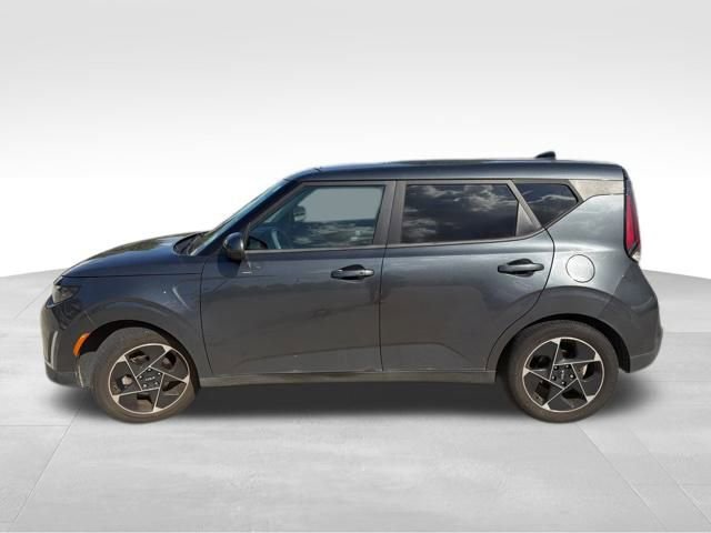 Used 2023 Kia Soul EX image 2
