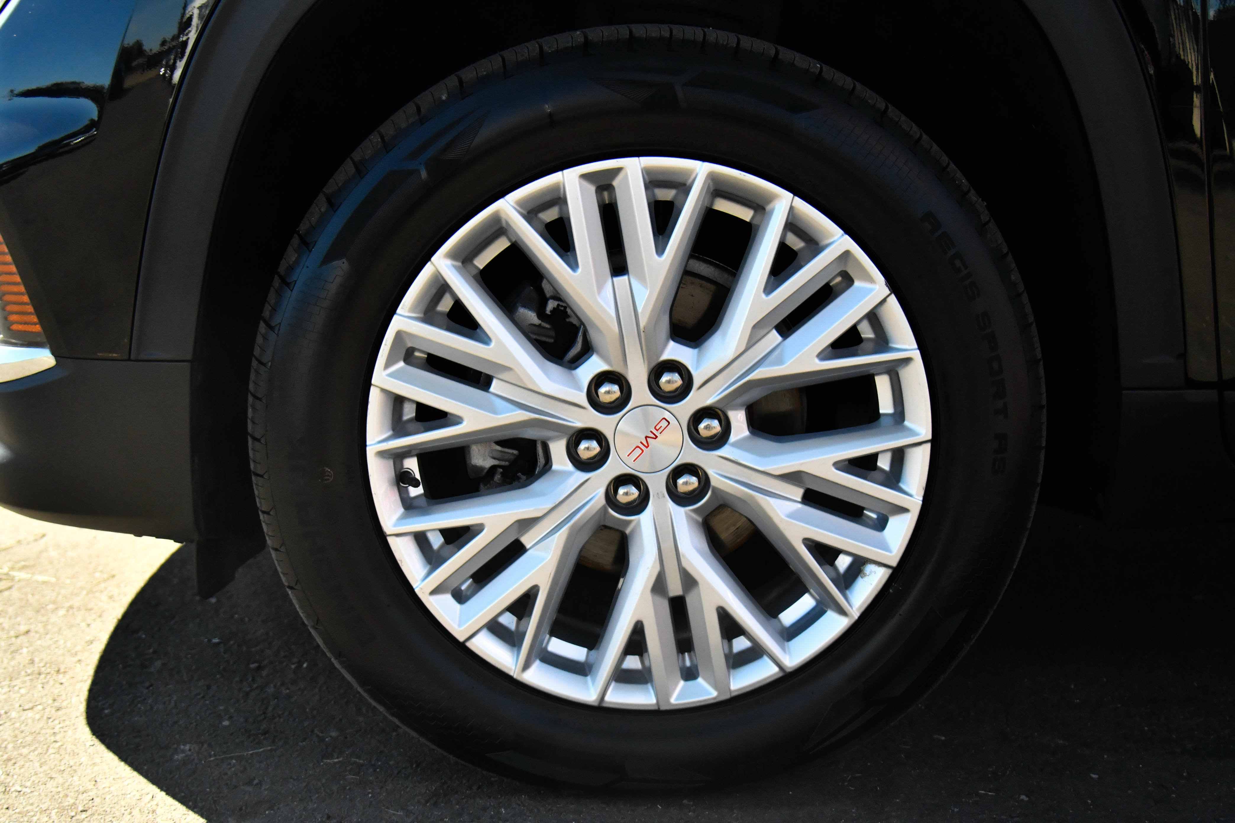 Used 2024 GMC Acadia Elevation AWD/4WD image 12