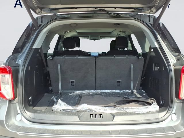 Certified 2023 Ford Explorer XLT w/ Equipment Group 202A AWD/4WD image 8