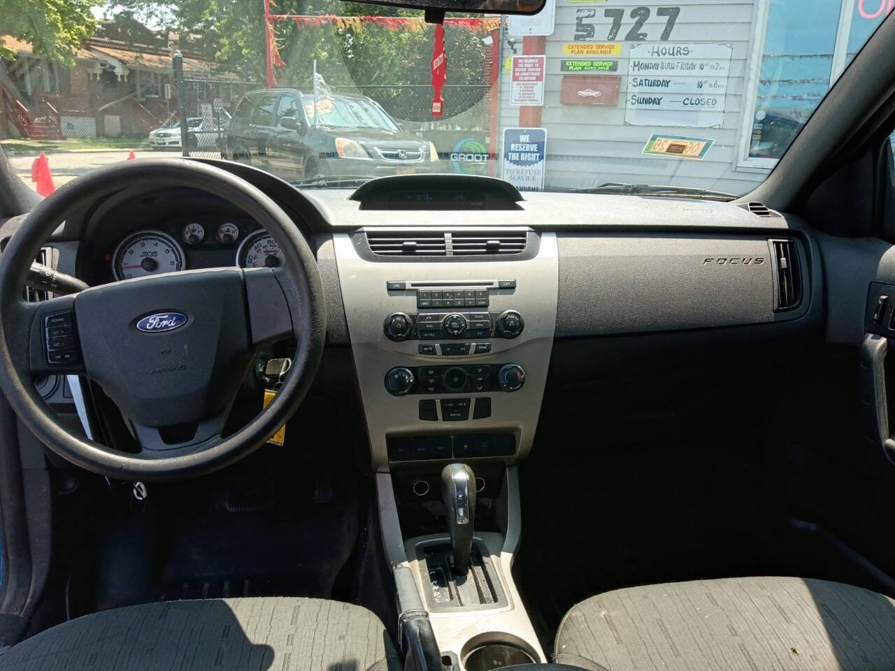 Used 2010 Ford Focus SE FWD image 11