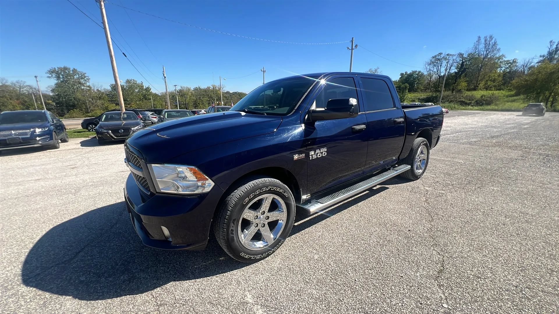 Used 2016 RAM 1500 Express AWD/4WD image 2