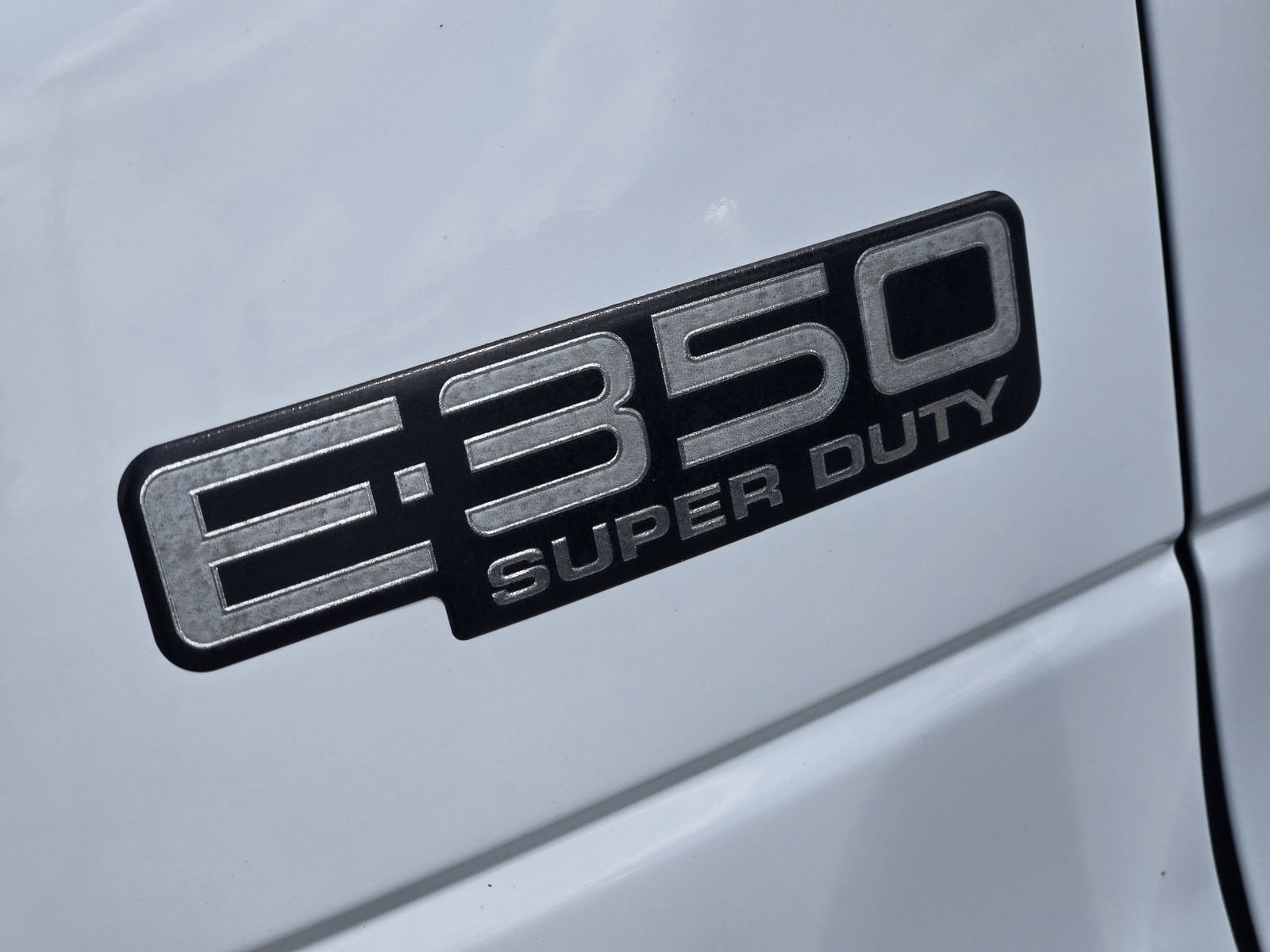 Used 2003 Ford E-350 and Econoline 350 Super Duty RWD image 13