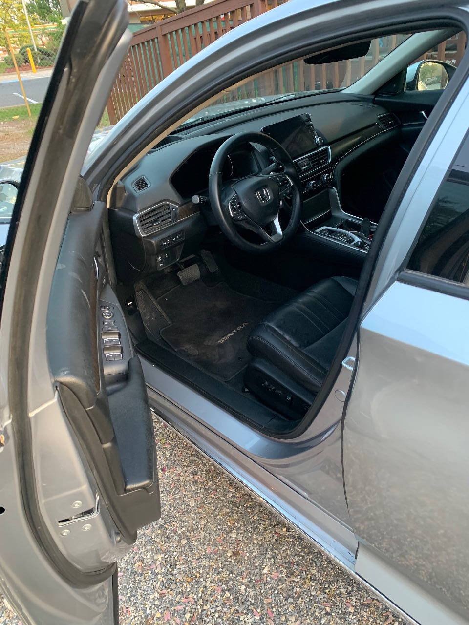 Used 2021 Honda Accord Touring image 3