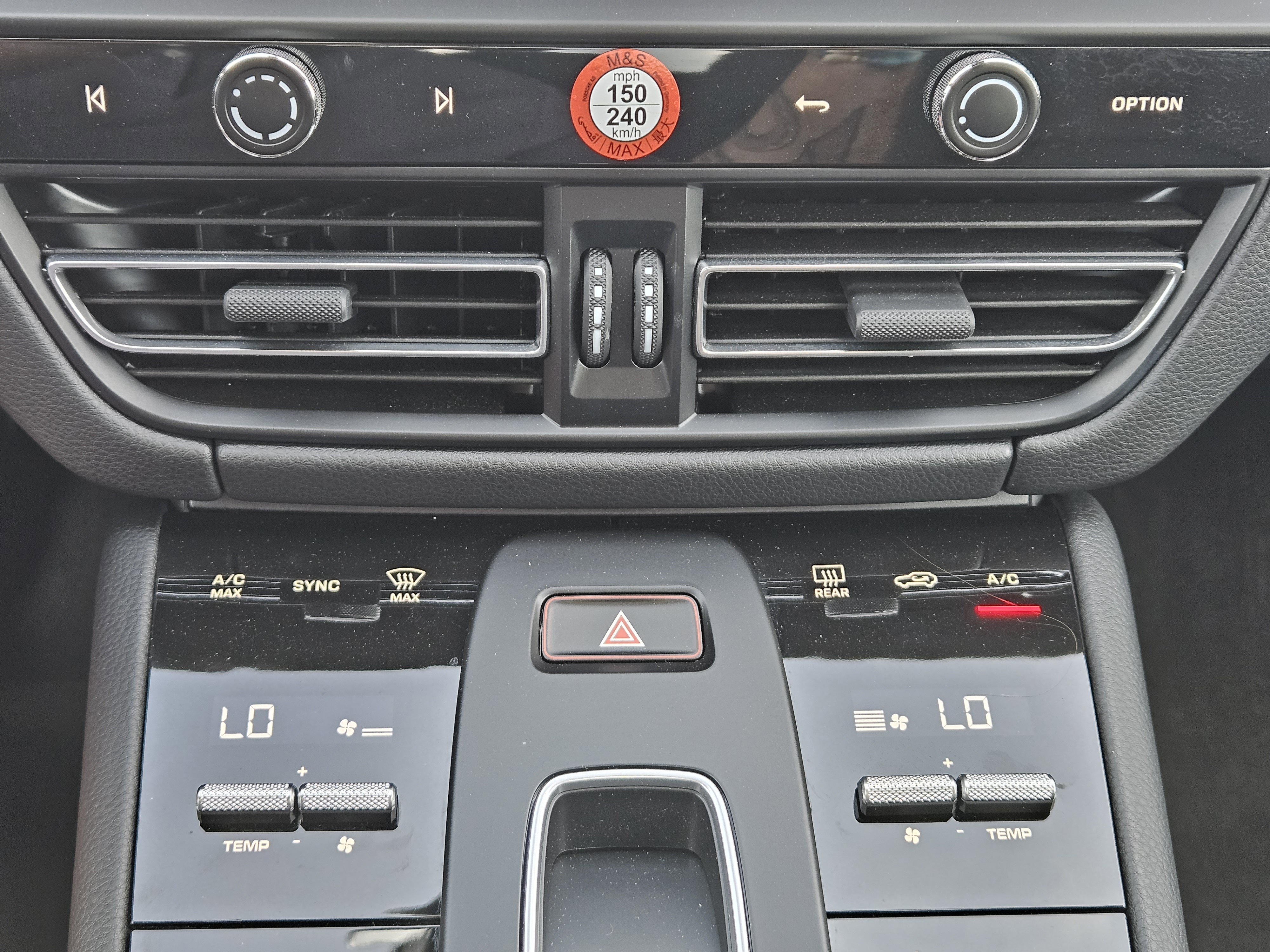 Certified 2025 Porsche Macan image 19