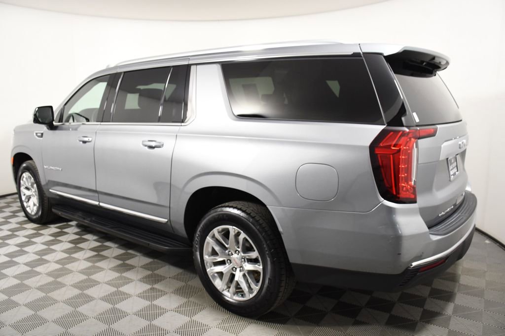 Used 2023 GMC Yukon XL SLT w/ SLT Premium Package image 3