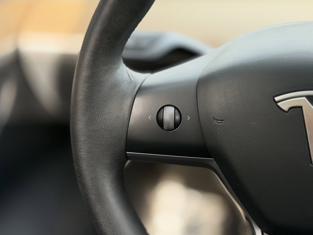 Used 2022 Tesla Model 3 Standard Range image 44