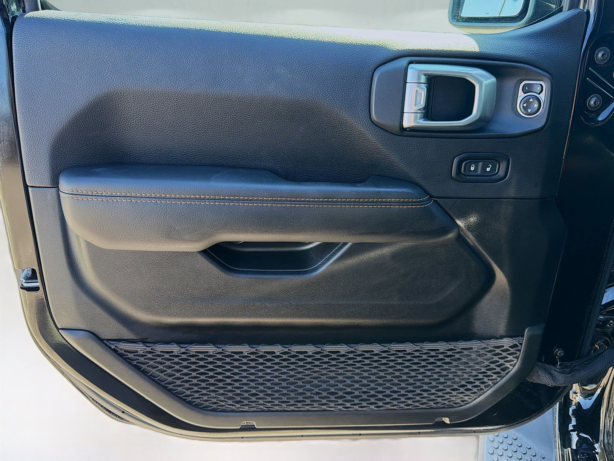 Used 2022 Jeep Wrangler Unlimited Sahara image 20