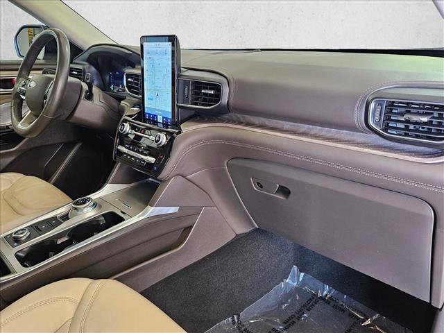 Used 2024 Ford Explorer Platinum w/ Technology Package AWD/4WD image 25