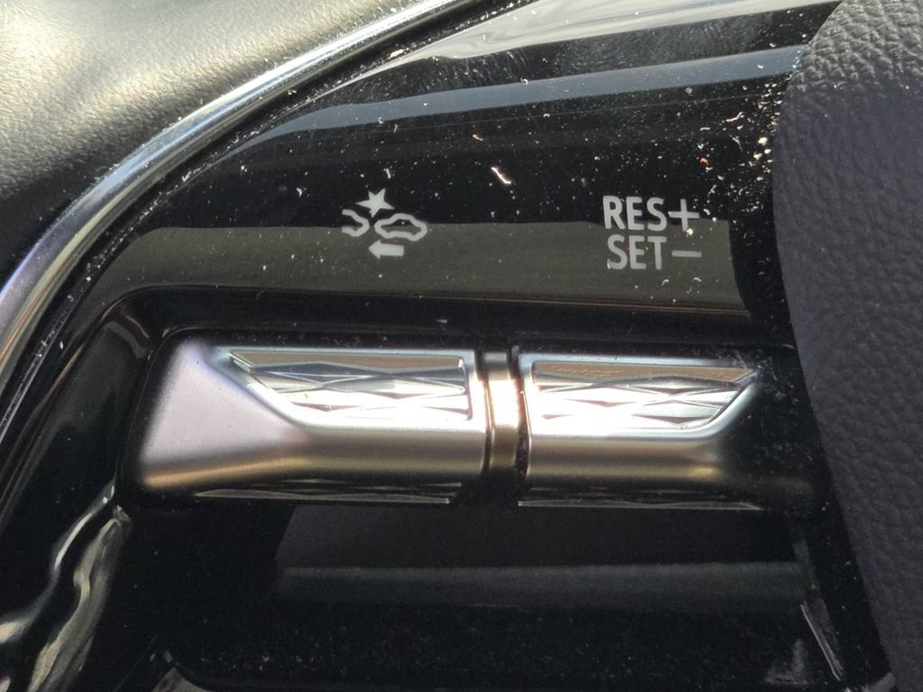 Used 2024 Cadillac Lyriq Tech AWD/4WD image 31