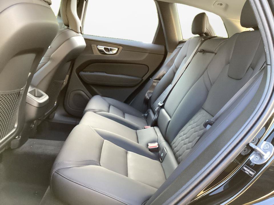New 2027 Volvo XC60 B5 Core AWD/4WD image 13