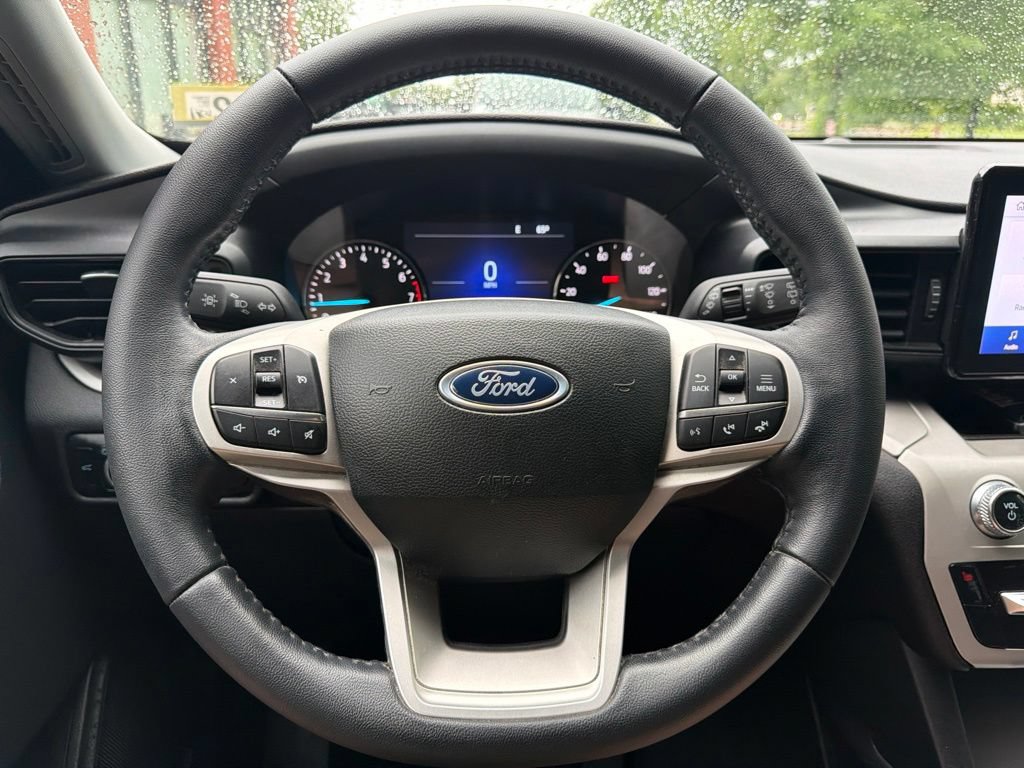 Used 2023 Ford Explorer XLT AWD/4WD image 32