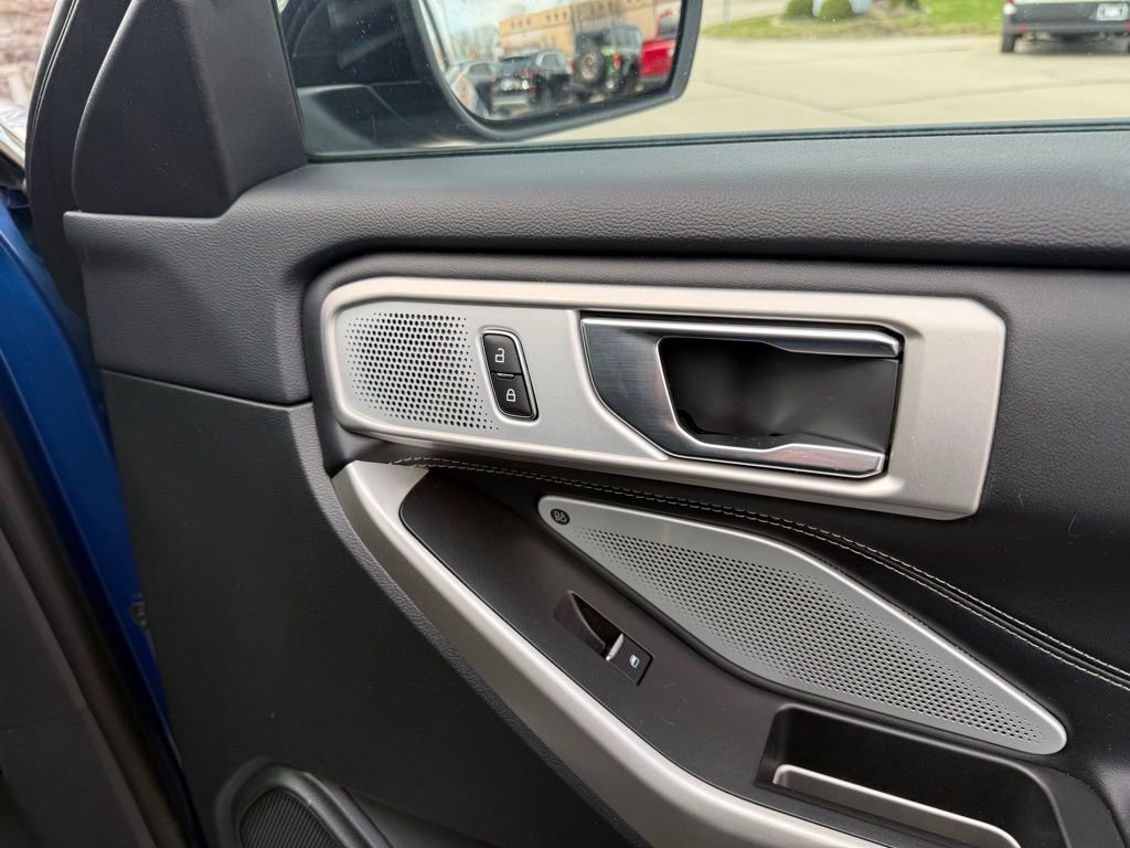 Used 2023 Ford Explorer Limited w/ Limited Technology Package image 39