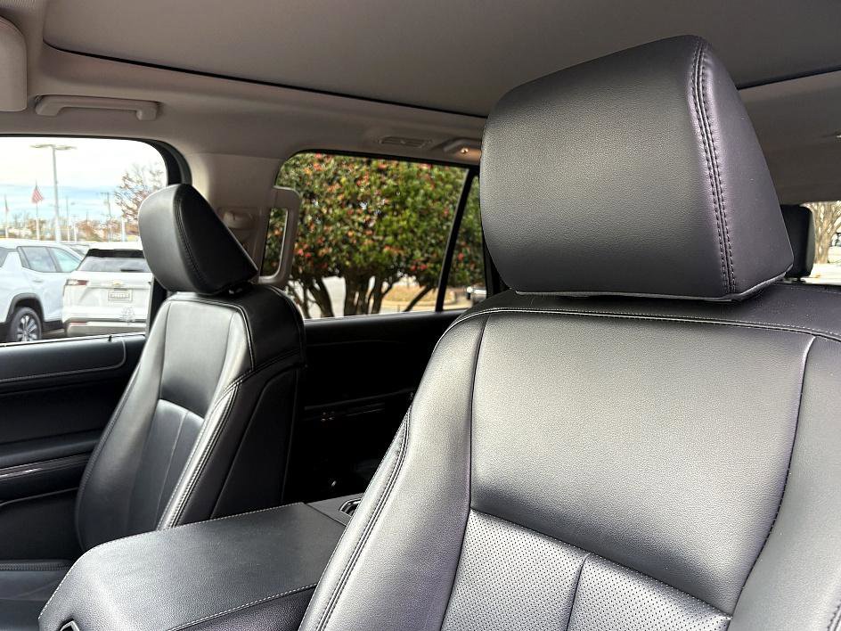 Used 2023 Ford Expedition XLT image 19