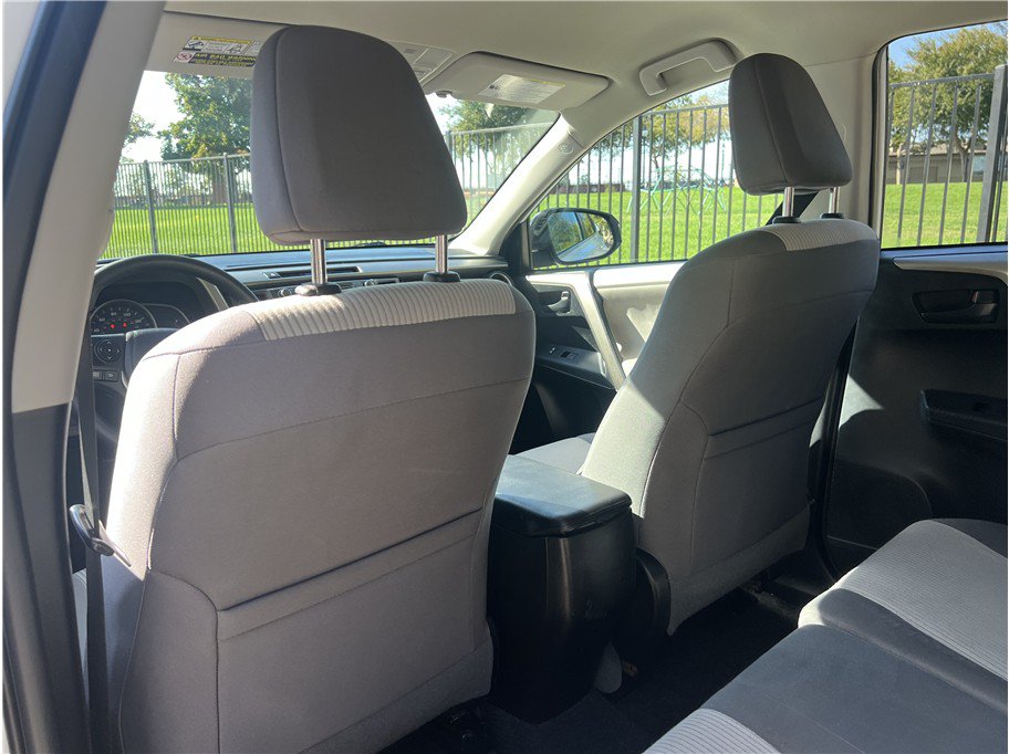 Used 2013 Toyota RAV4 LE FWD image 16