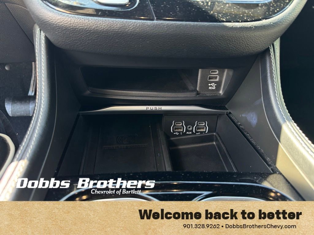 Used 2022 Chrysler Pacifica Limited w/ Uconnect Theater Family Group FWD image 21