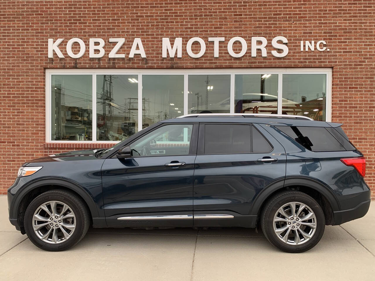 Used 2022 Ford Explorer Limited image 3