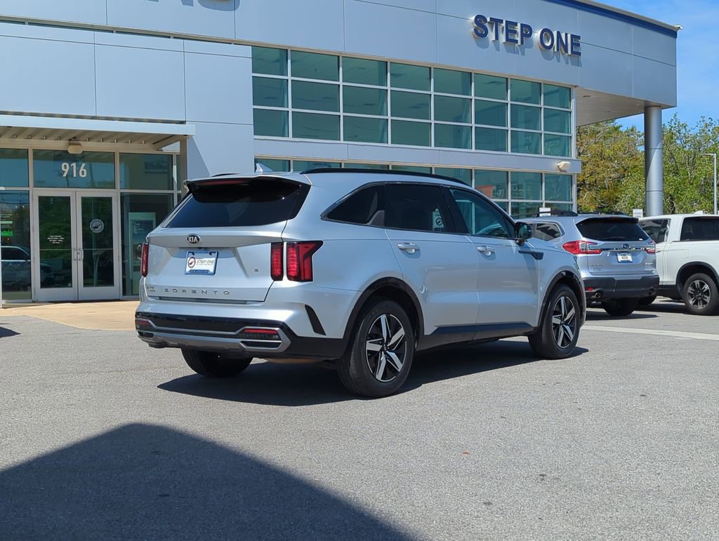 Used 2021 Kia Sorento S w/ Panoramic Sunroof Package image 7