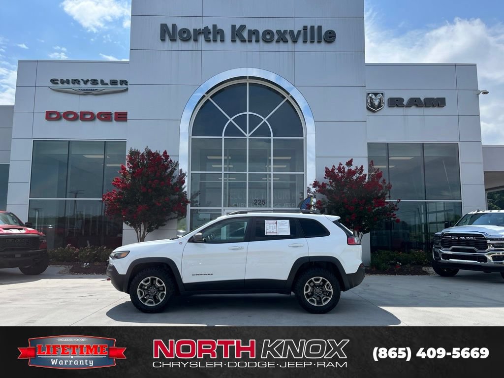 Used 2019 Jeep Cherokee Trailhawk AWD/4WD image 2