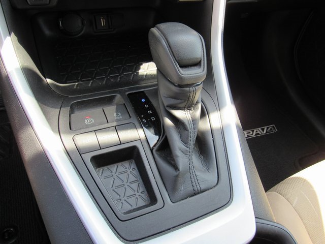 Used 2022 Toyota RAV4 XLE image 22