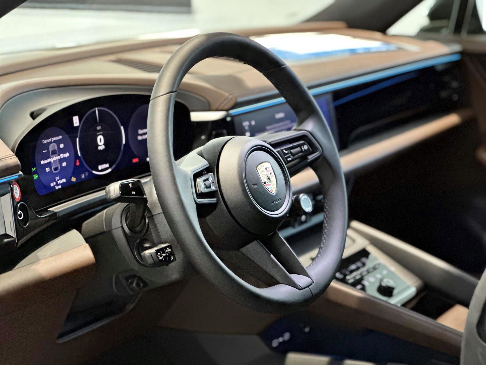 New 2024 Porsche Macan 4 Electric image 4