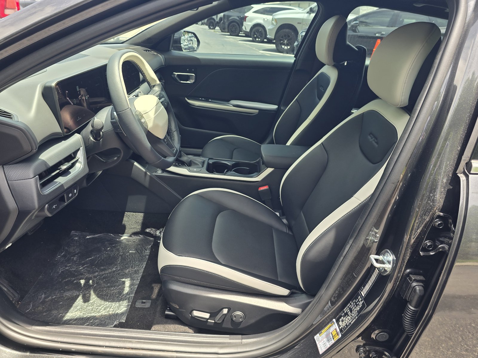 New 2026 Kia K4 GT-Line w/ GT-Line Premium Package FWD image 5