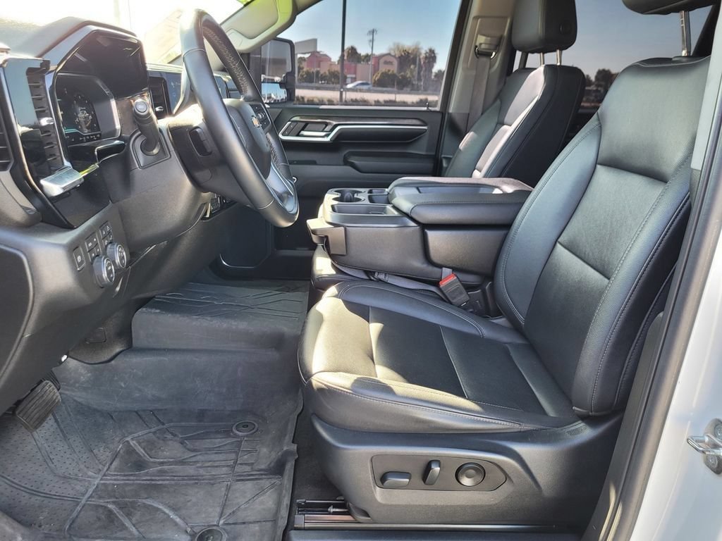 Used 2024 Chevrolet Silverado 2500 LTZ AWD/4WD image 15