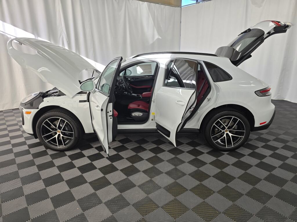 New 2026 Porsche Macan image 13