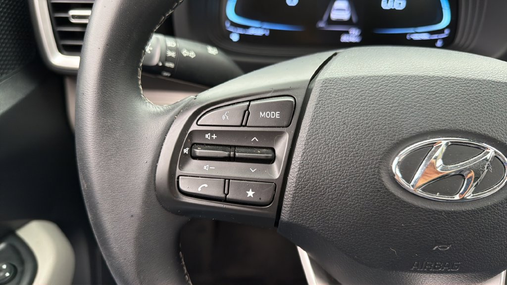 Used 2023 Hyundai Venue SEL FWD image 24
