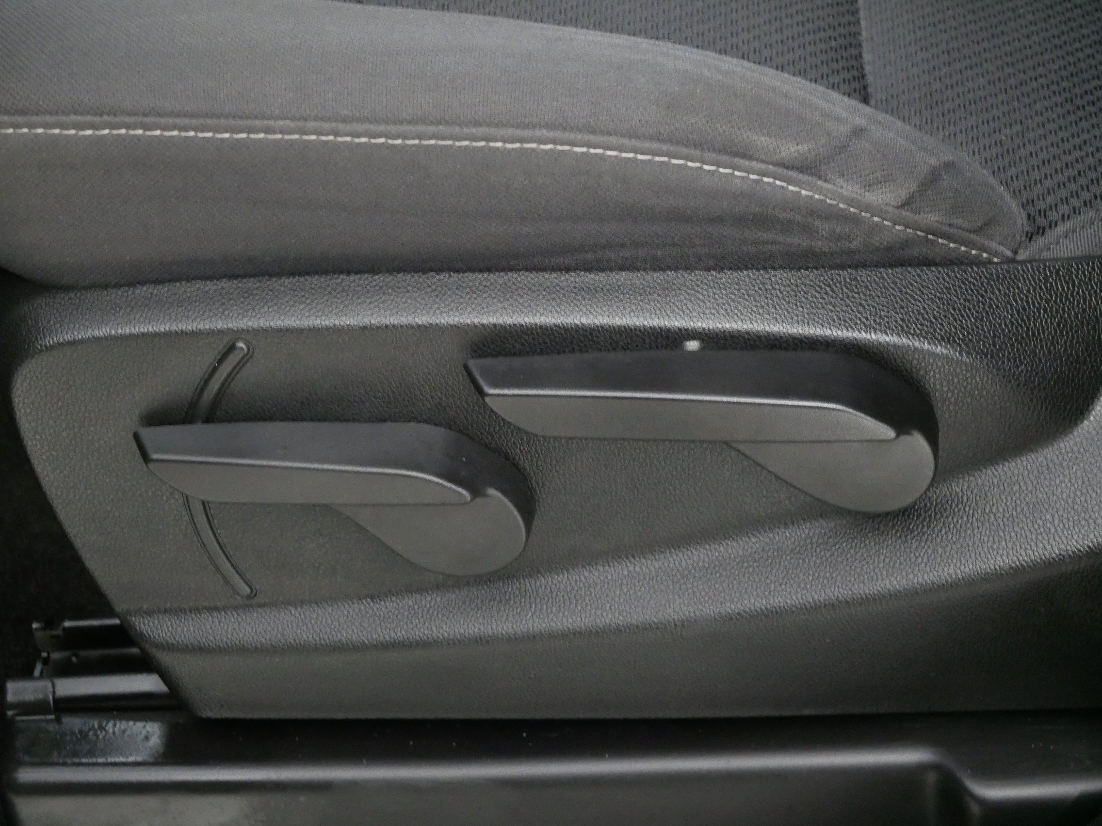 Used 2018 Chevrolet Silverado 1500 LT image 20